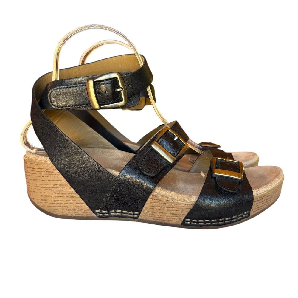 Dansko "Lou" Black Leather Strappy Wedge Sandals w Brass Tone Hardware US 7.5-8 - Picture 2 of 16